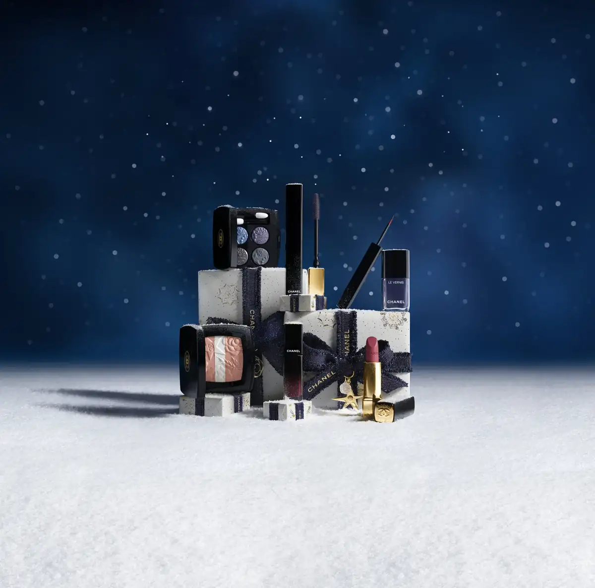 Святковий макіяж, що переносить у космос: CHANEL HOLIDAY 2025 9 avonkatalog.in.ua