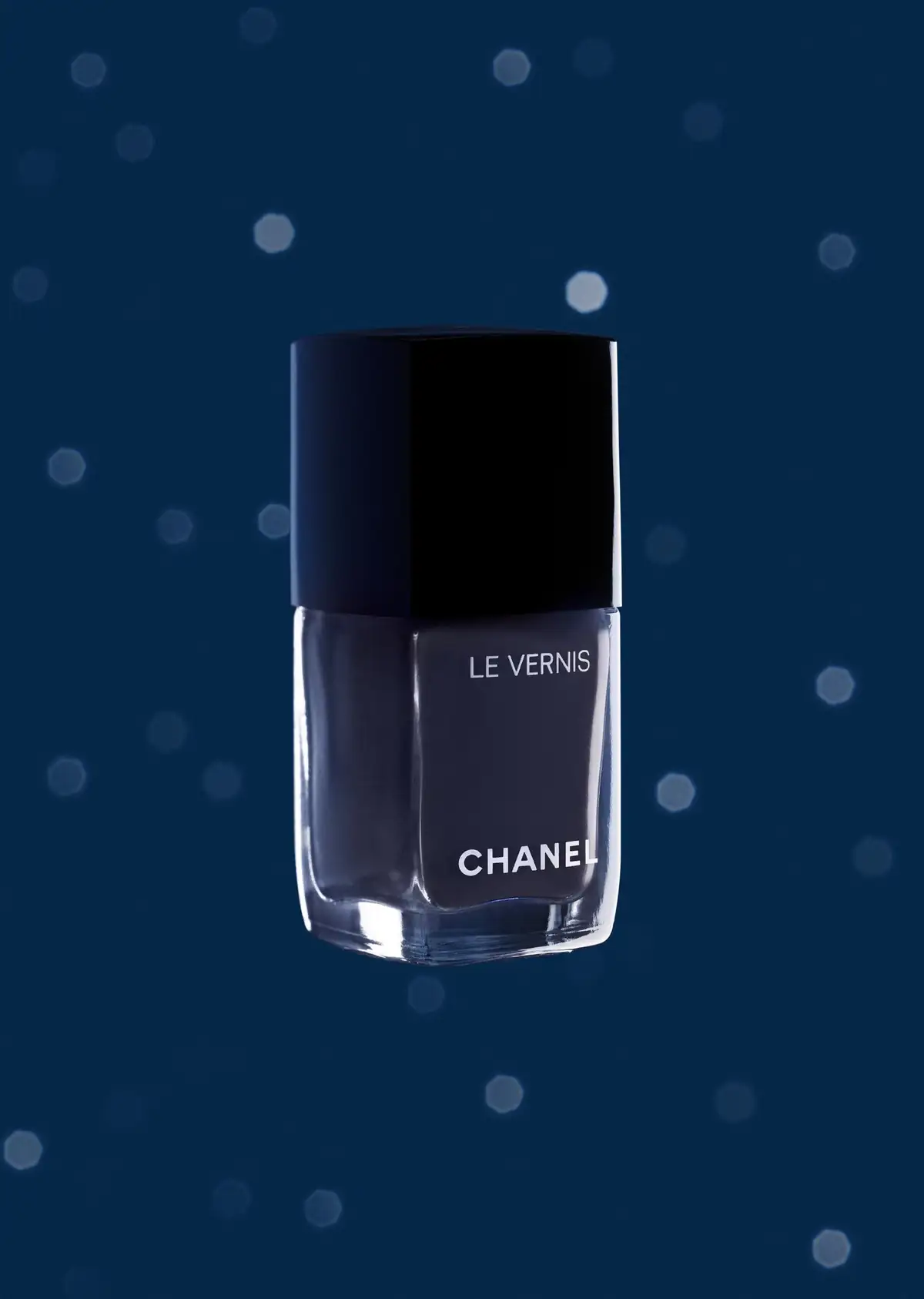 Святковий макіяж, що переносить у космос: CHANEL HOLIDAY 2025 10 avonkatalog.in.ua