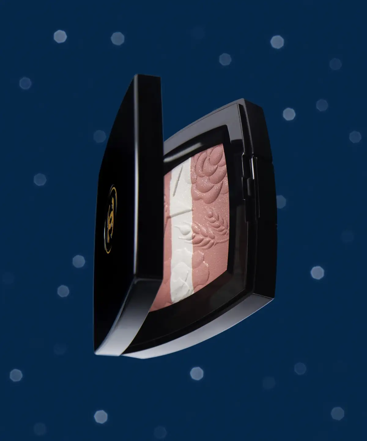 Святковий макіяж, що переносить у космос: CHANEL HOLIDAY 2025 13 avonkatalog.in.ua
